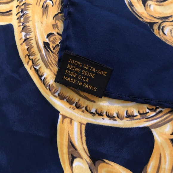 Chanel rue de Cambion scarf - Picture 4 of 8